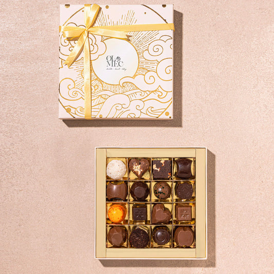 Dreamy Clouds Box of 16